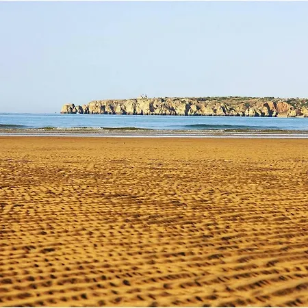Beach Apartment, Meia Praia, *