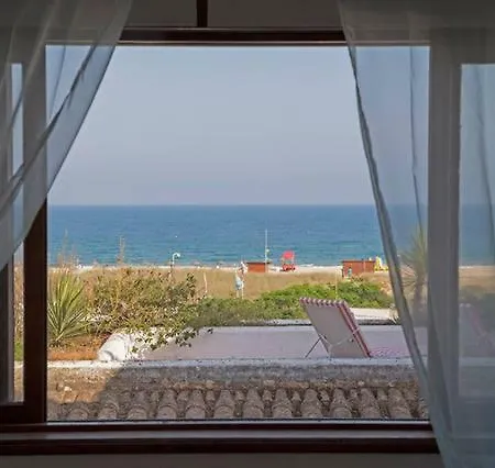 Beach Apartment, Meia Praia, Lagos