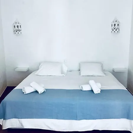 Beach Apartment, Meia Praia, *